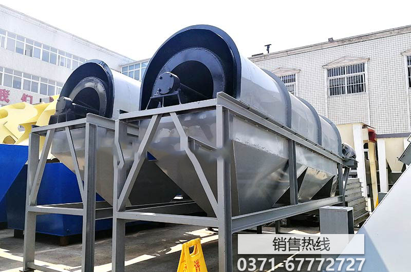 2020年年初,新型冠状病毒疫情大爆发,蔓延全国,又扩散至